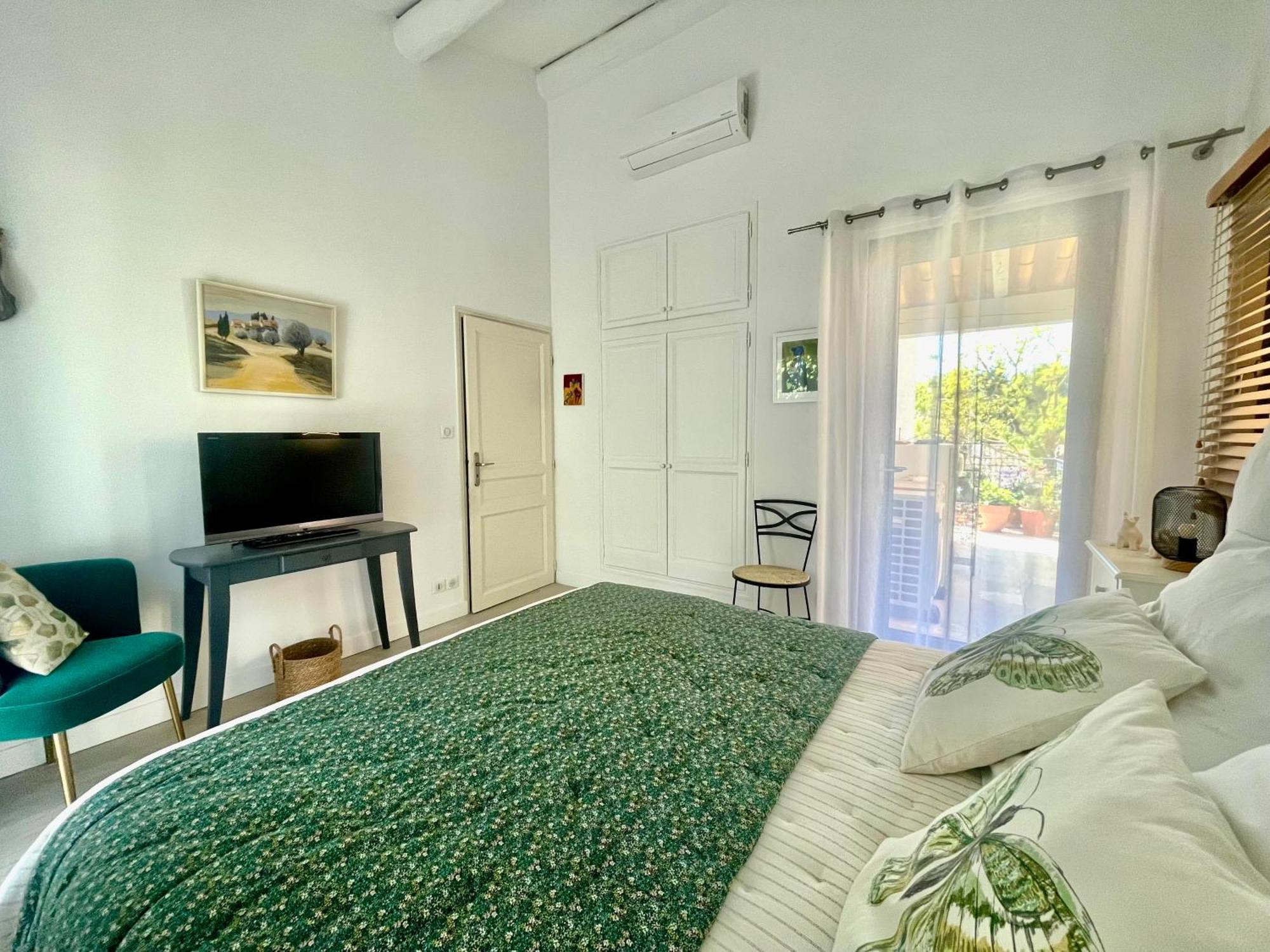 マルモール Les Cistes Bed & Breakfast エクステリア 写真